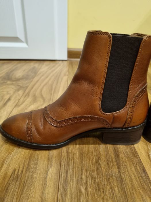 Продавам кожени боли на фирмата Massimo Dutti