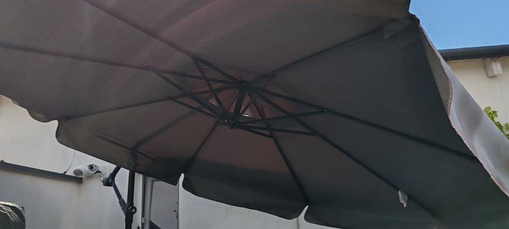 Vând umbrelă terasă 280 cm diametru
