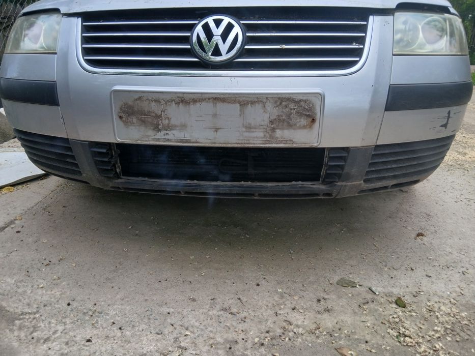 Bara față cu grila centrala Passat b5.5(2000-2005)berlina/break