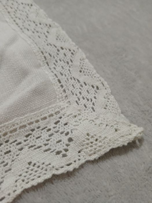 Покривка бродерия