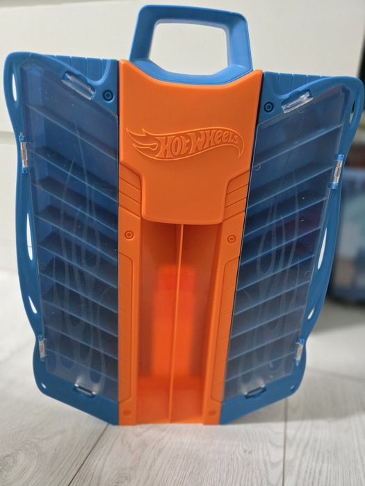 Писти Hot wheels по 6 евро всяка