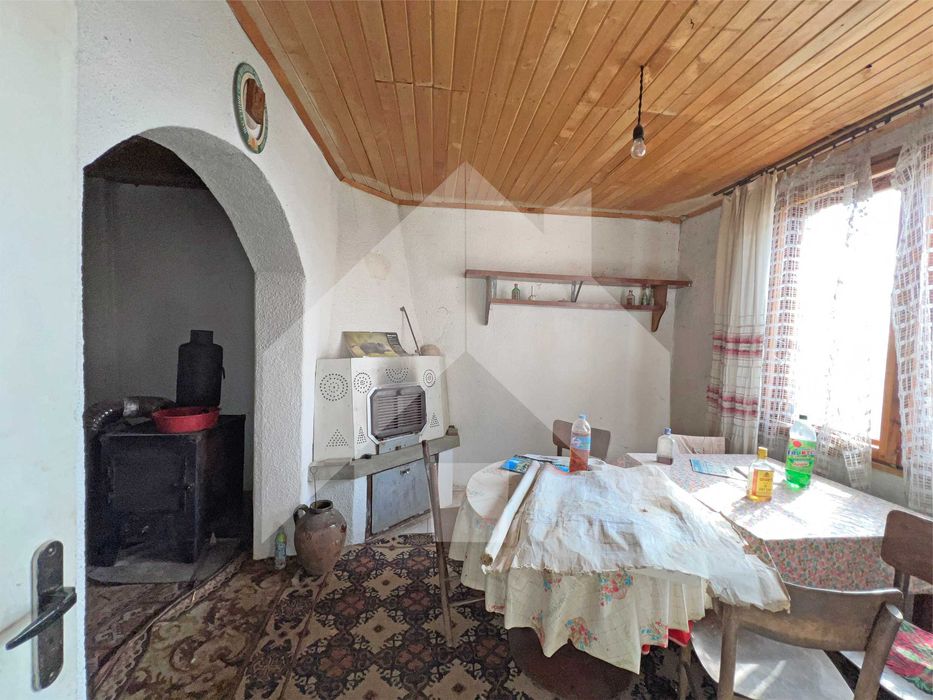 Продава БИЗНЕС имот СКЛАДОВЕ с ЖИЛИЩНА част в с. Стоян Михайловски