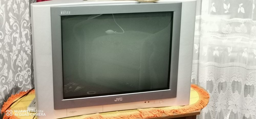 Продам большой телевизор JVC