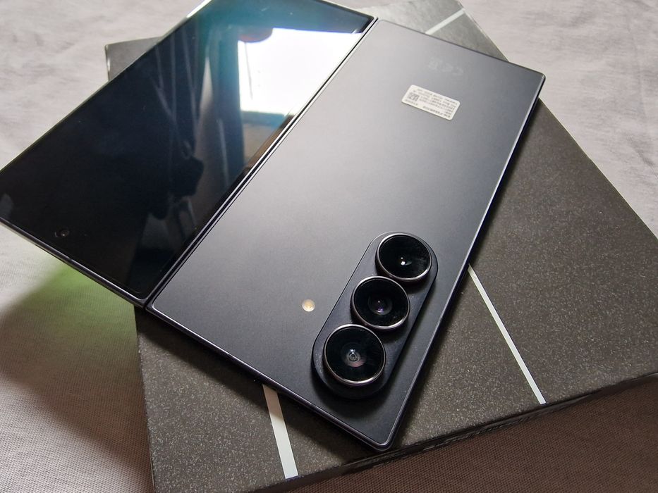 Vand SAMSUNG GALAXY Z FOLD 7 512GB impecabil 10/10 full box, tipla