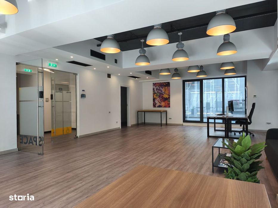 Birou și curte 100 mp in Centru, curte proprie și loc parcare.