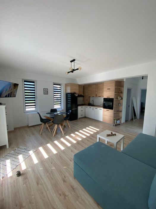 Proprietar-  inchiriez apartament  cu 2 locuri parcare incluse