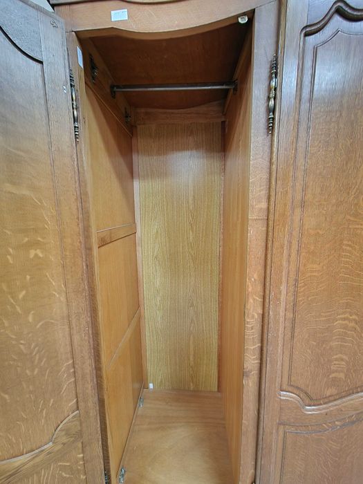 Четирикрилен дъбов гардероб изработен в стил "ЛУИ XV"