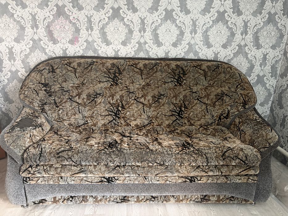 продается диван с мини диваном и креслой