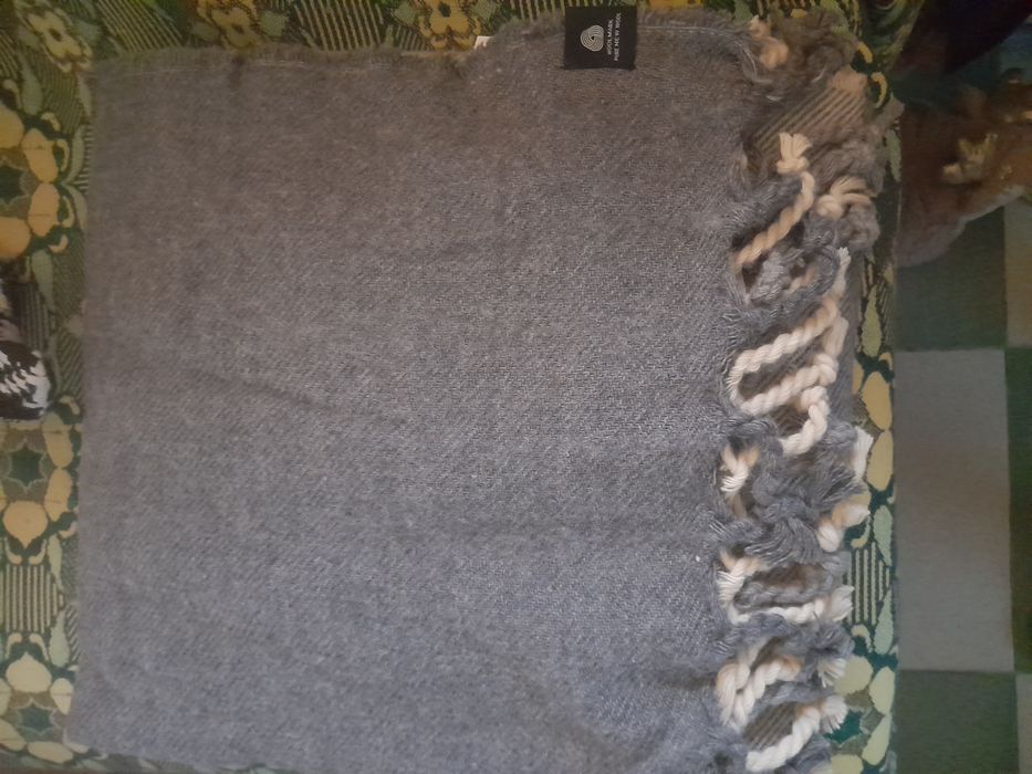 Продавам чисто ново одеяло 100%вълна