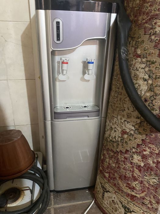 Кулер для 19л воды