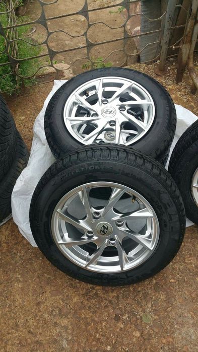 Genti împreună cu  cauciucuri R13 de vara... cauciucuri ca si noi