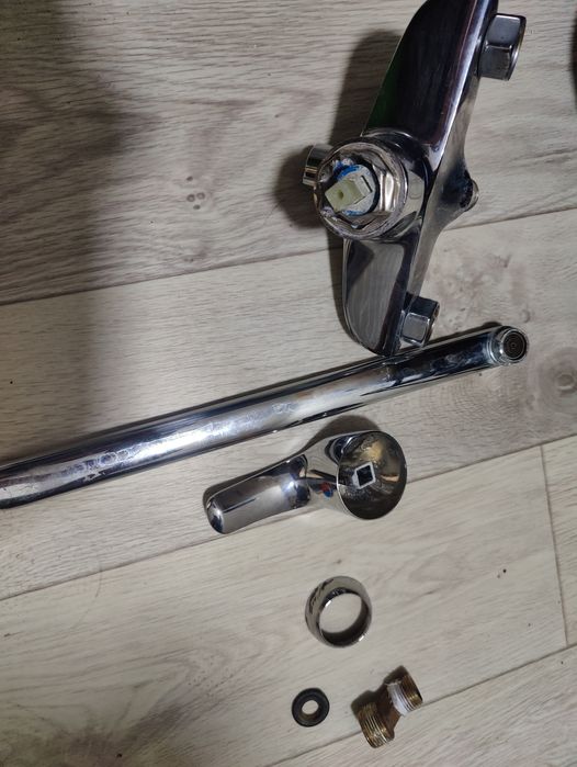 Продам смеситель на запчасти