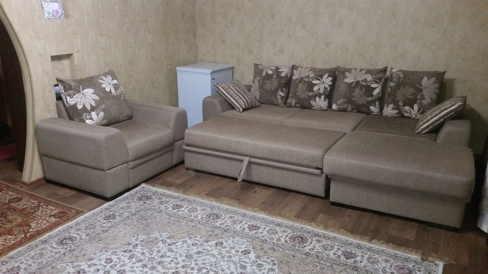 Продам угловой диван и кресло