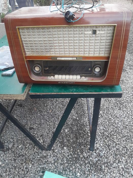 Vând radio vechi  cu lămpi