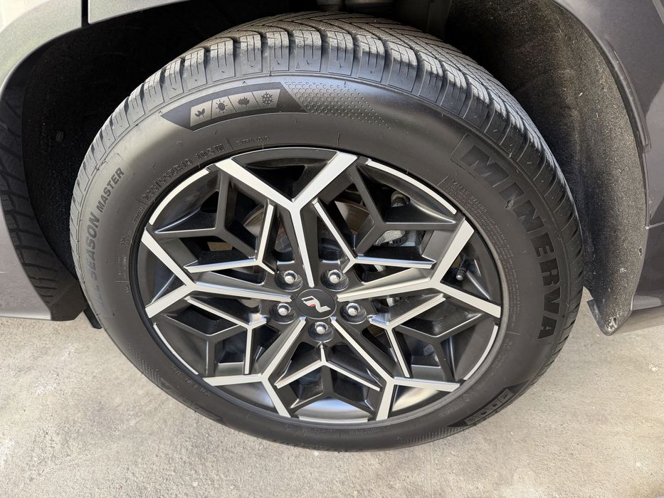 Hyundai tucson 2,5 L  Nline zavod navarotli pozitsa bez lyuk chiqgan