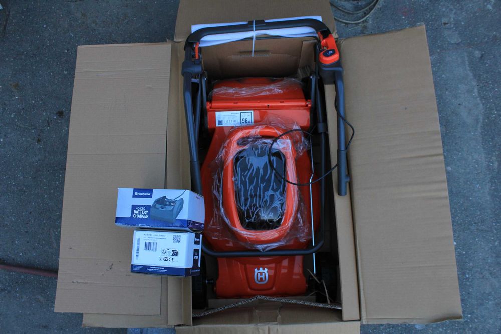 Masini cositoare de tuns iarba gazon Husquvarna,Greenworks,Stiga electrice pe acumulator