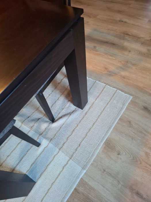 Трапезна маса с четири стола