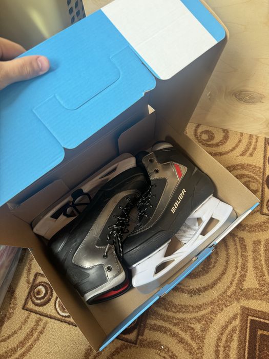 коньки б/у BAUER 43-44 размер