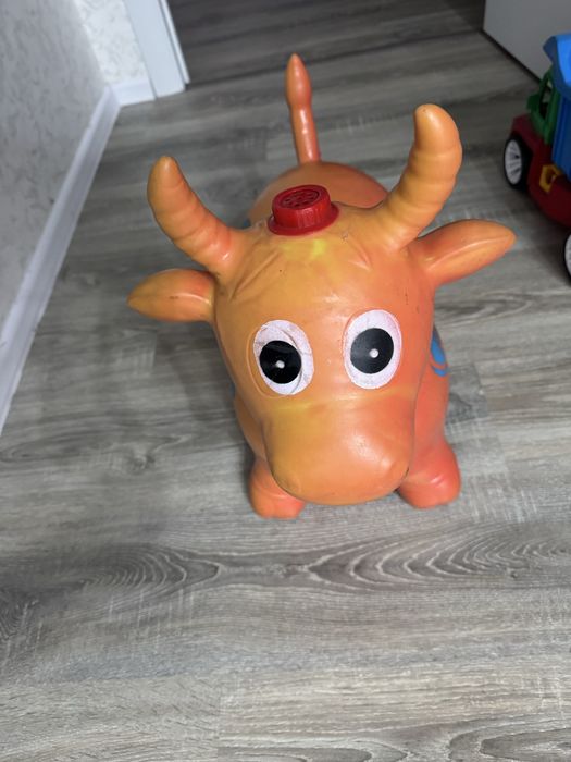 Продам игрушку  коровку 2000