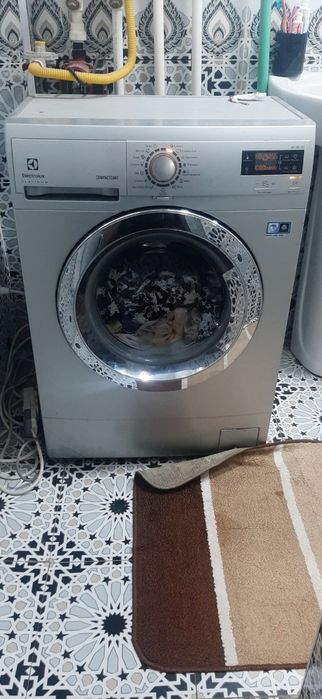 Kir moshina sotiladi buzilgan