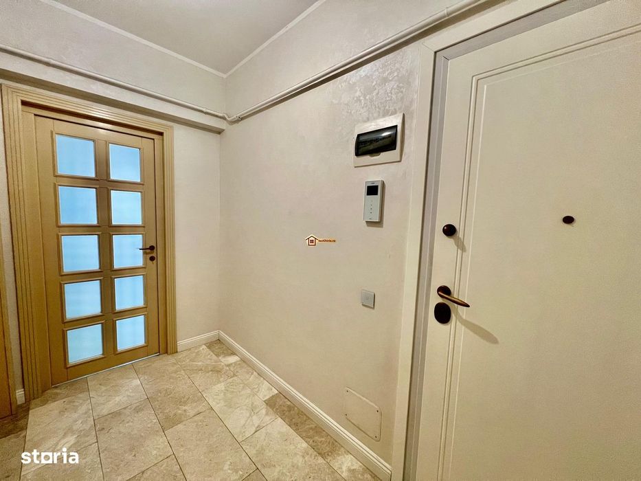 De închiriat | 2 camere | Royal Town | Liber | Etaj 4