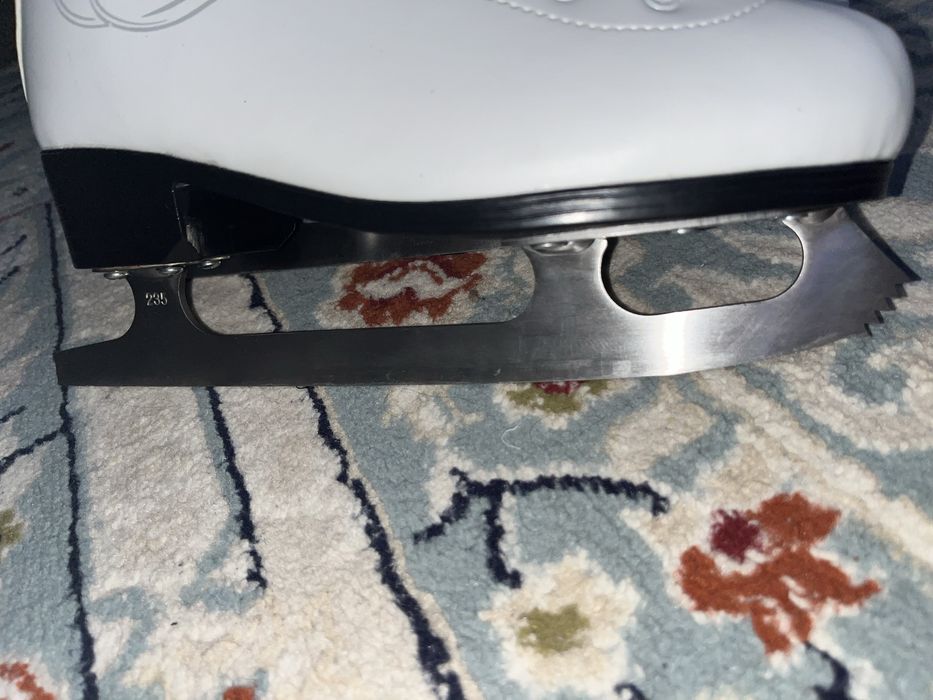 Новые фигурные коньки