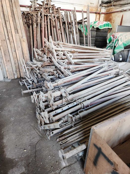 Inchiriez panouri cofraj DOCA 2m si 2.5m, popi metalici, grinzi Doka,