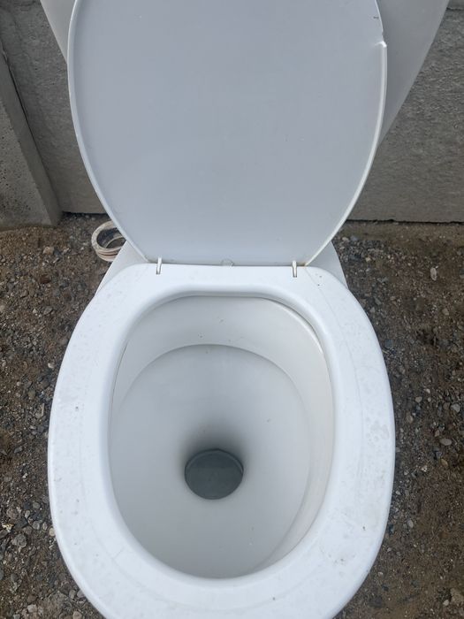 Унитаз сатылады  жағдайы жақсы  бәрі істеп тұр