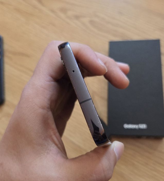 Samsung Galaxy S23 на части