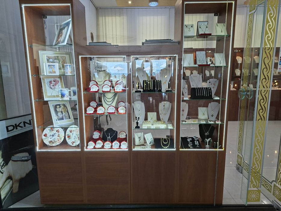 Витрини за магазин с LED осветление – 8 бр.