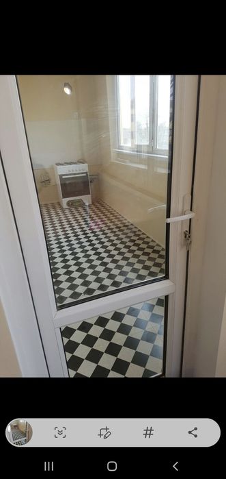 Квартира сотилади.