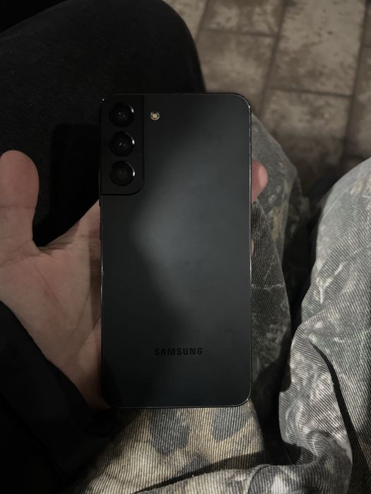 обменяю samsung s22 +