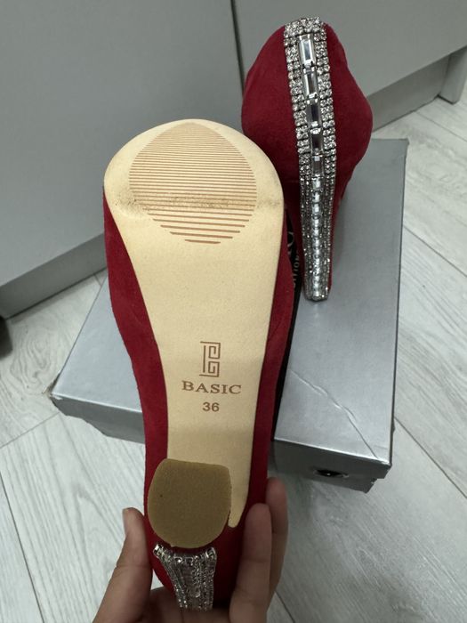 Продам новые туфли