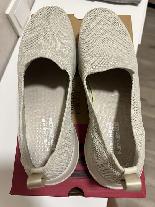 Продам кроссовки Skechers 40-41 размера