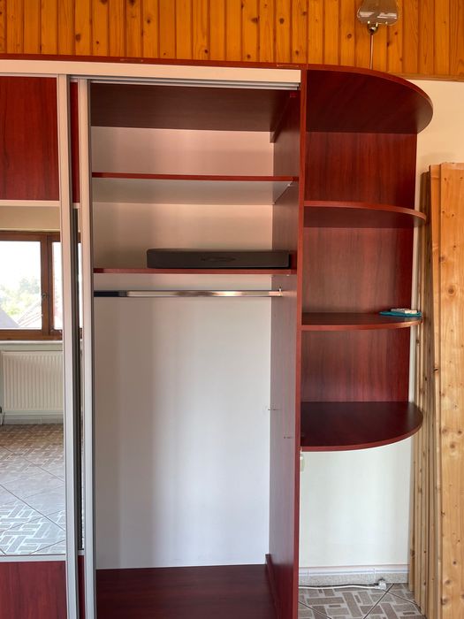Set mobilier din PAL (culoare wenge / cireș închis) – Stare foarte bună