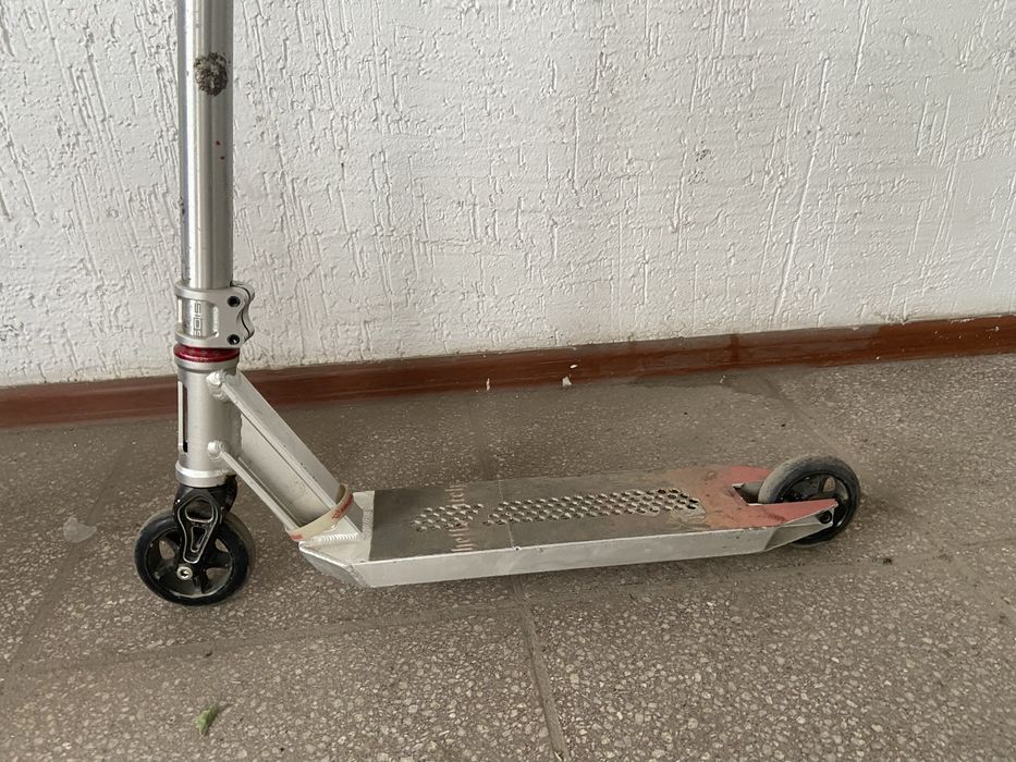 Трюковой парковый самокат