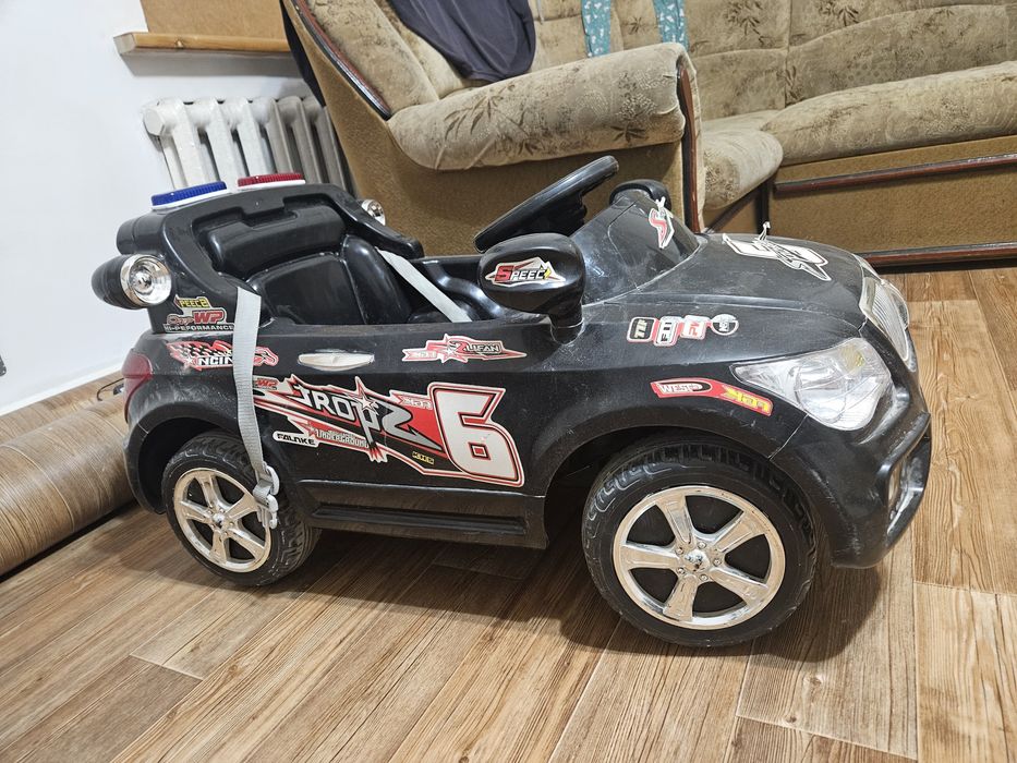 Продам детскую машинку