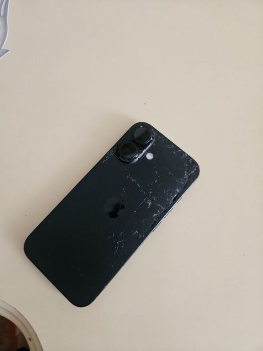 Продам айфон 16 в