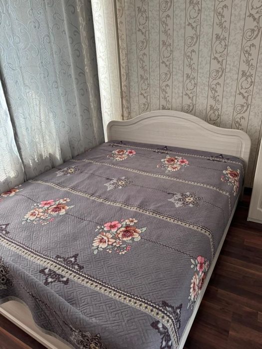 Двуспальная кровать