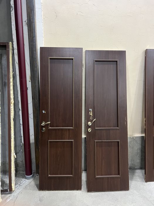 Taxta eshik sotiladi 8ta karobkalari bor