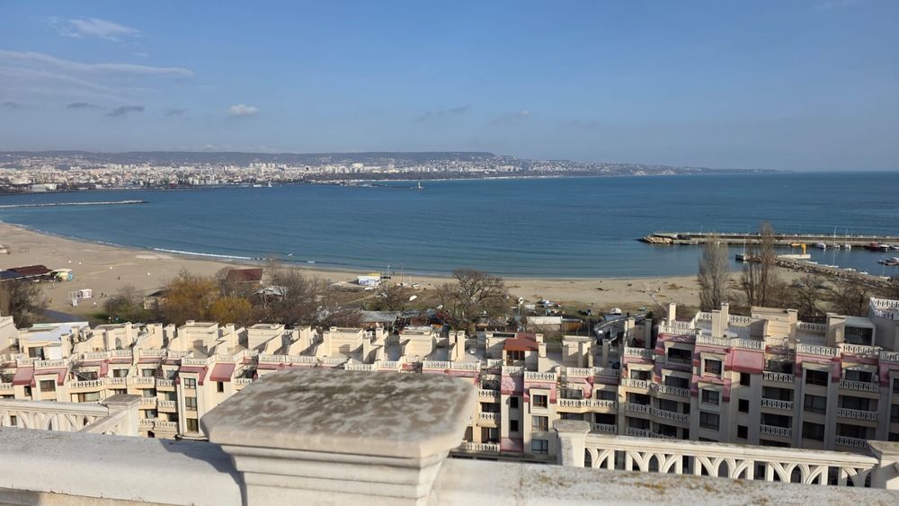 Двустаен апартамент с 50 кв.м тераса – Varna South Bay