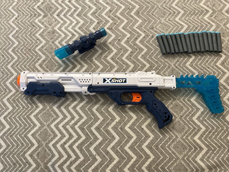 Pușcă x-shot.