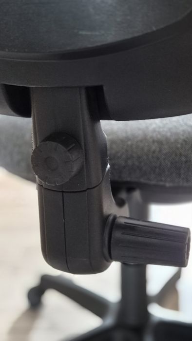 Кресло офисный регулируемое