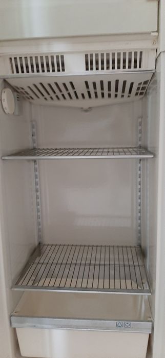 Холодильник ЗИЛ, б/у в рабочем состоянии.