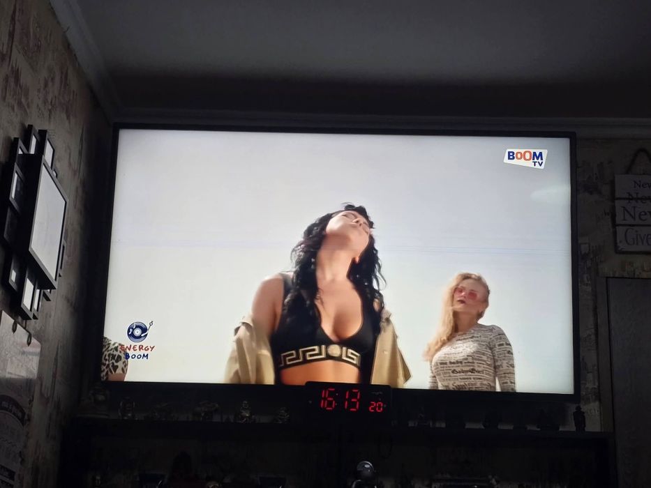 Tv  Hitachi Led 50 inch . 126 cm