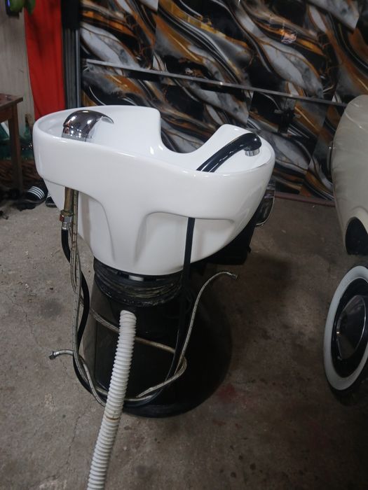 Scaun cu lavoar pentru cuafor