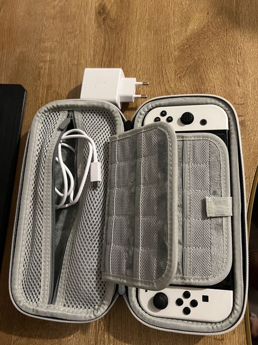 Nintendo Switch OLED Alb + Joc FC25 + Accesorii – Stare Excelentă