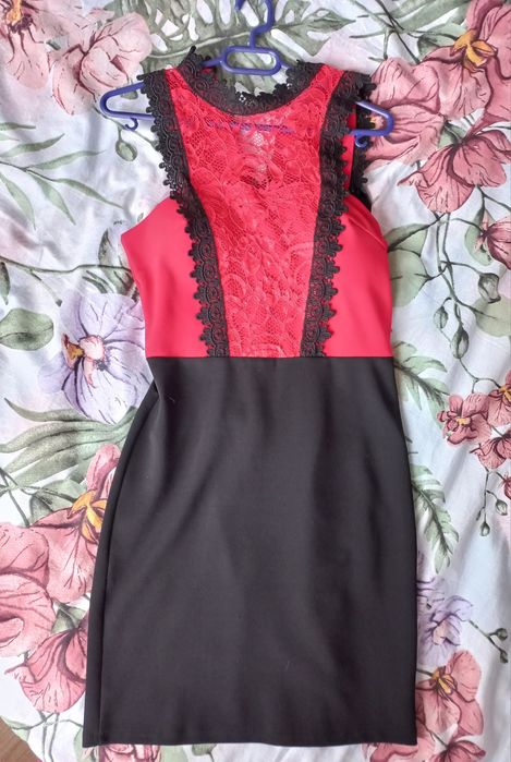 Рокля -черно с червено