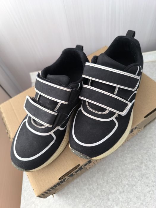 Кроссовки для девочки