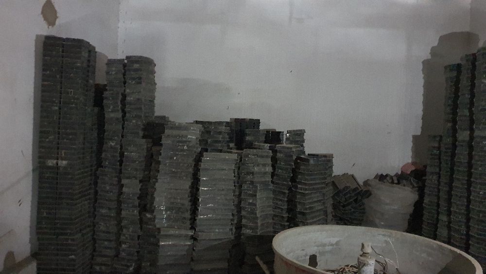 Plitka aparat qoliplari bilan birga sotiladi xolati yaxshi n